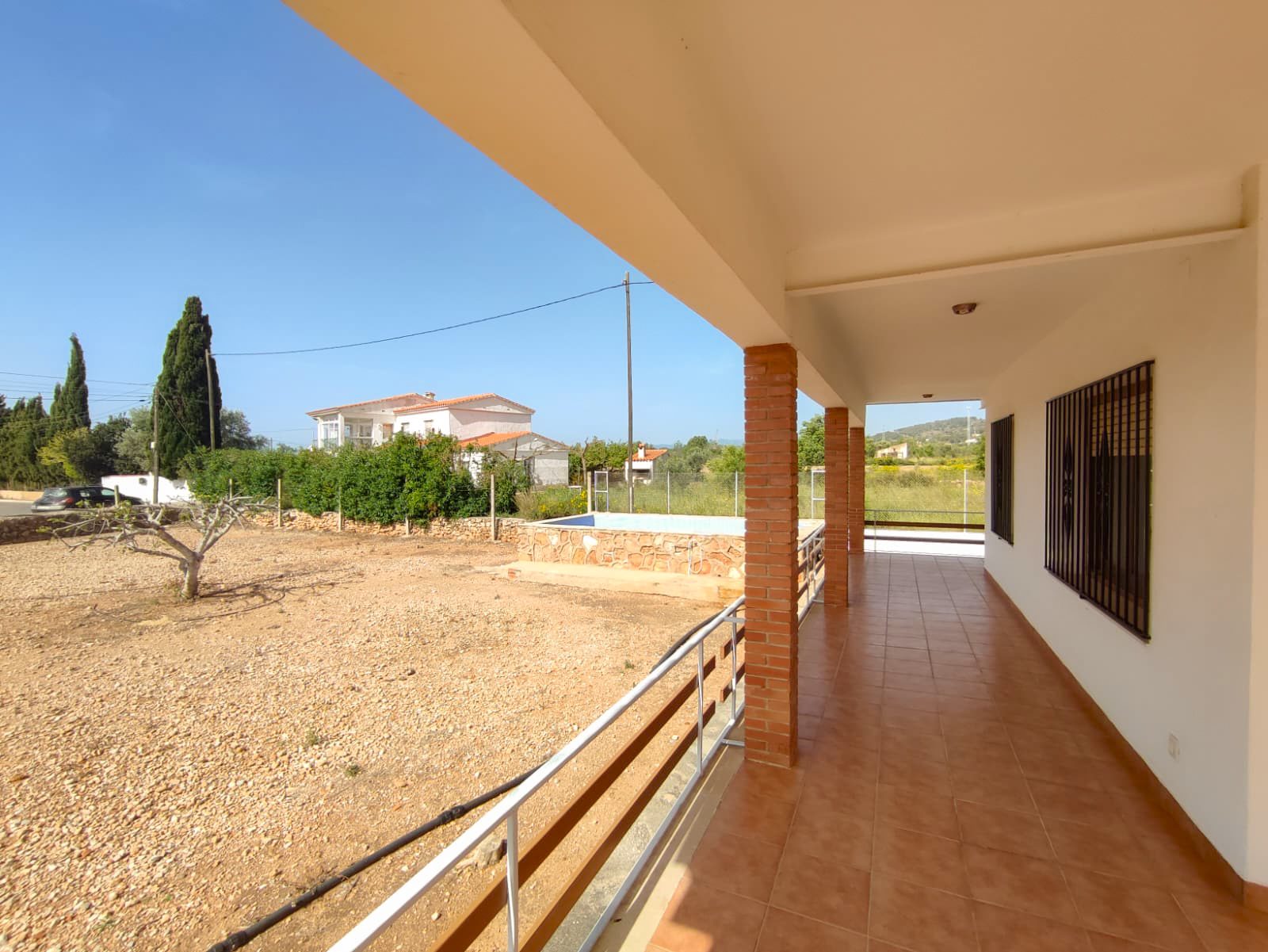 Encanto Mediterráneo con Amplia Parcela en Alcocéber