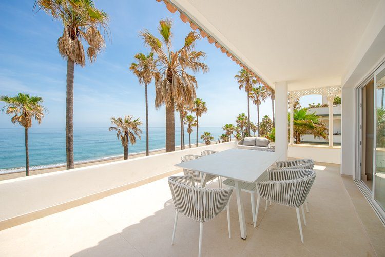 Amazing Penthouse front the Beach, Estepona