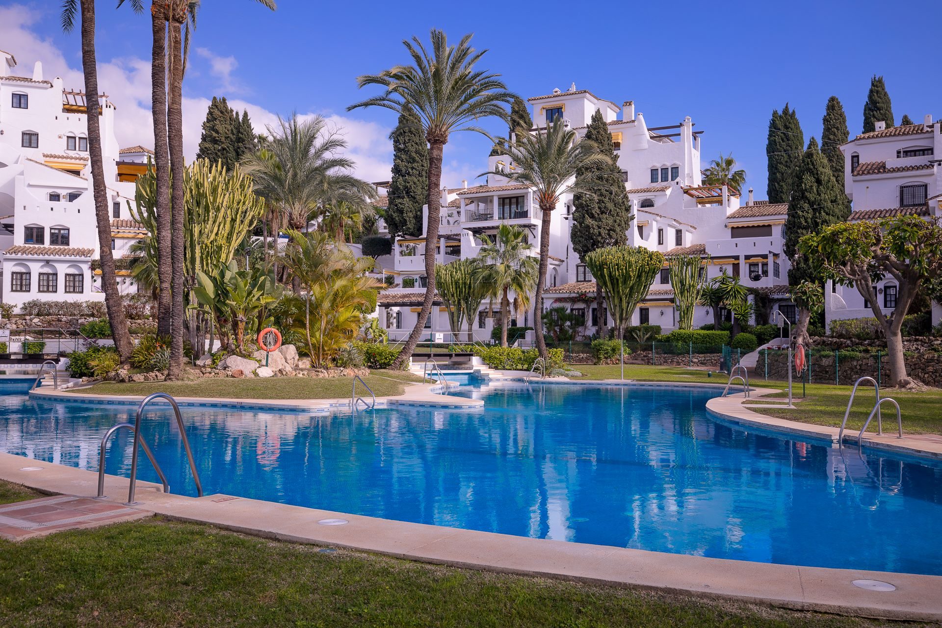 Ground floor partment located in Aldea Blanca, between Nueva Andalucía and Puerto Banús
