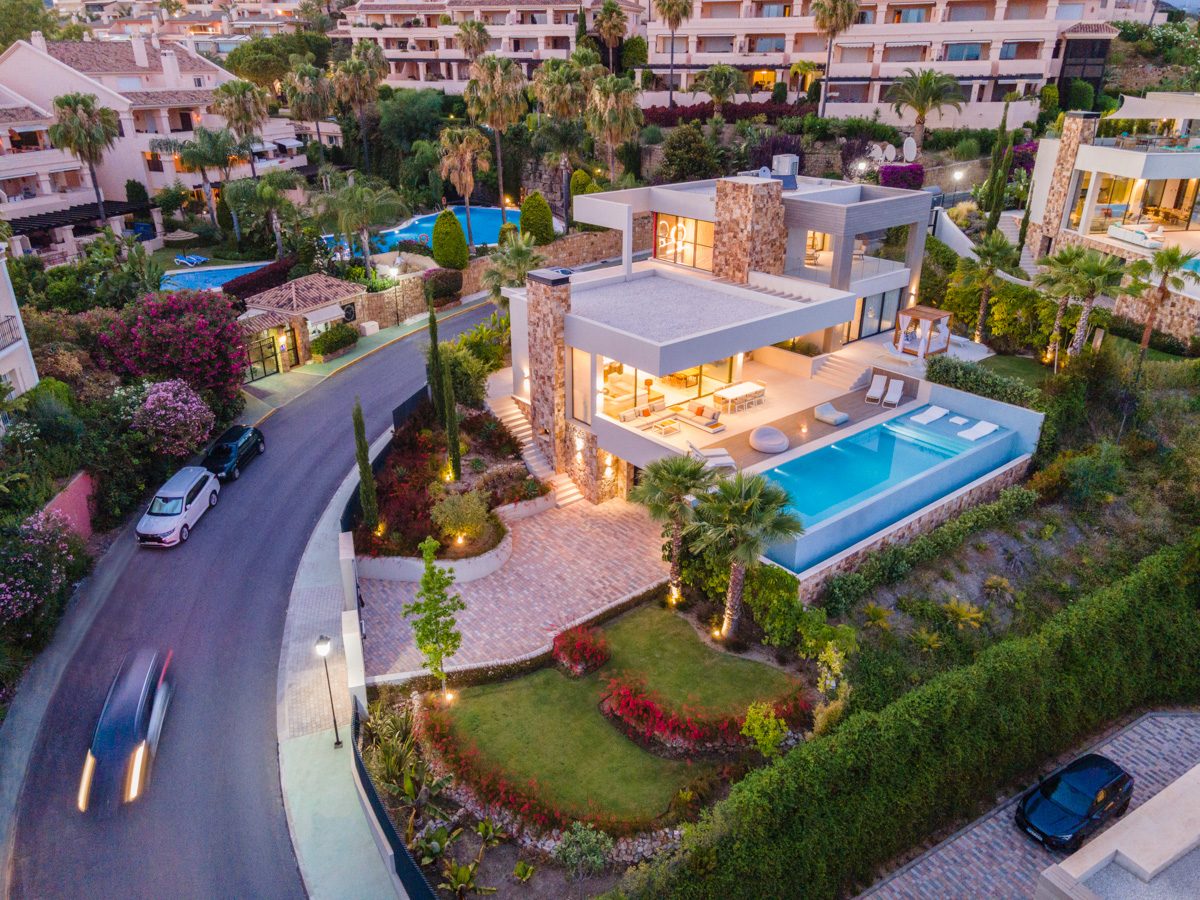 Nueva Andalucia, Modern Villa recently renovated in the heart of Nueva Andalucia